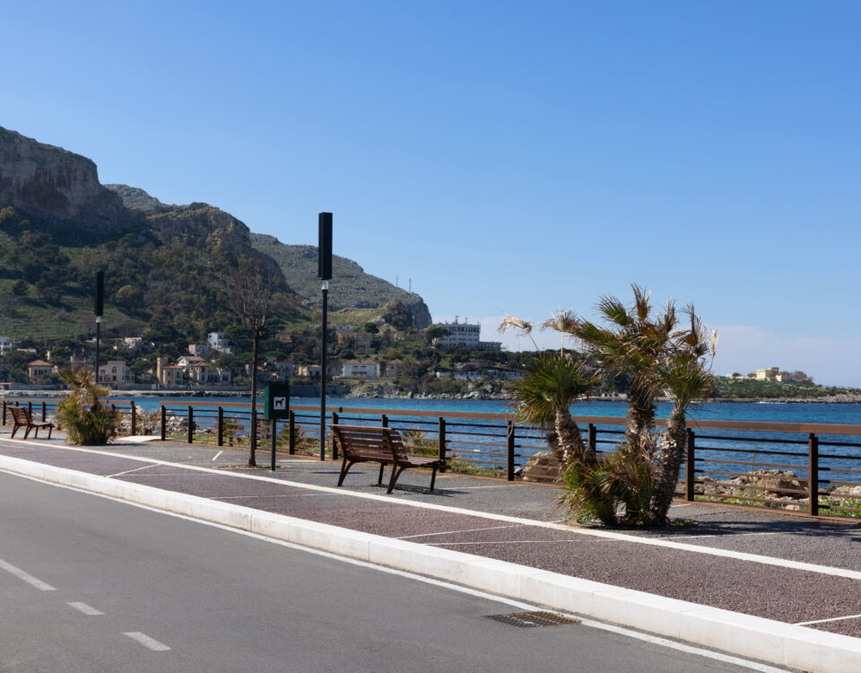 Il lungomare di Barcarello